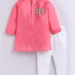 LITTLE COLLARS Silk Woven Raksha Bandhan Theme Full Sleeves Bro Text Shaped Sequins & Pearls Embellished Kurta Pyjama Set - Pink-image-24