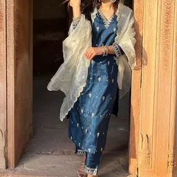 VredeVogel Ethnic Motifs Embroidered Thread Work Kurta With Trousers & Dupatta-5