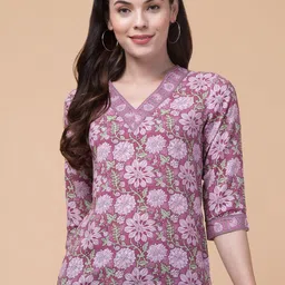 Hive91 Women Floral Printed V-Neck Top-image-86