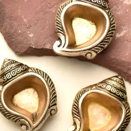 Indianshelf 3Pcs Textured Brass Pooja Diya-image-83