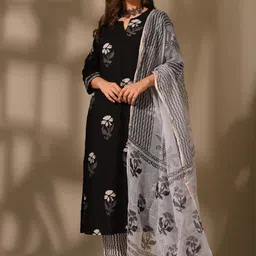 Royal Export Women Floral Printed Regular Kurta with Trousers & With Dupatta-38