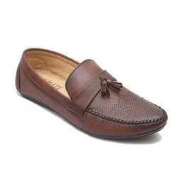 VIV Men Textured Loafers-18
