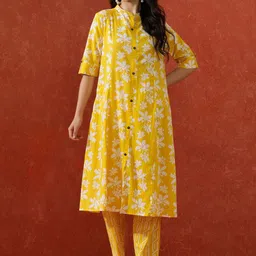 QSH Floral Printed Roll-Up Sleeves Mandarin Collar A-Line Kurta With Trouser-image-72