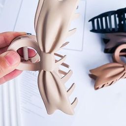 Blubby Unisex Set of 4 Claw Clip image 4