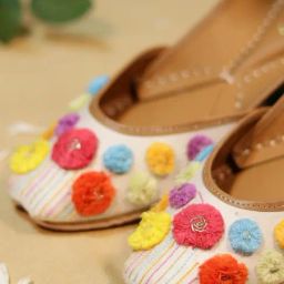 Glam Story Women's White Ethnic Juttis-image-38
