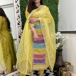 DIVASTRI Floral Embroidered Round Neck Thread Work Straight Kurta With Trousers & Dupatta-picture-4