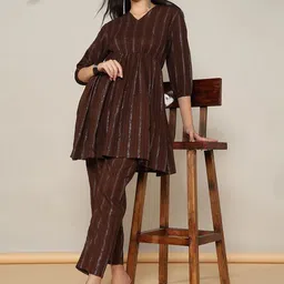 House of Kaftan Self Design V-Neck Tunic With Trousers Co-Ords-picture-22