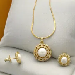 Sri Jagdamba Pearls Dealer Manya Pearl Pendant Set-image-34