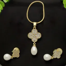 Sri Jagdamba Pearls Dealer Myra Pearl Pendant Set-image-35