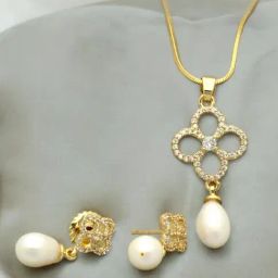 Sri Jagdamba Pearls Dealer Nidra Pearl Pendant Set-image-64