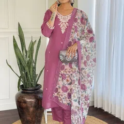 Storebrite Women Floral Embroidered Thread Work Chanderi Silk Kurta & Trousers & Dupatta-46