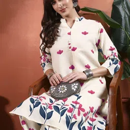 Sangria Women Floral Printed Regular Kurta with Trousers-picture-27