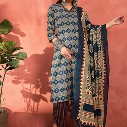 Shae by SASSAFRAS Geometric Printed V-Neck Pure Cotton Kurta With Palazzo & Dupatta-image-3