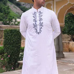 ABKASA Geometric Embroidered Mandarin Collar Kurta with Trousers-picture-27