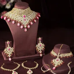 Peora Gold-Plated Kundan Choker Necklace Earring Maang Tikka Haathphool Nathiya Bridal Jewellery Set-image-39