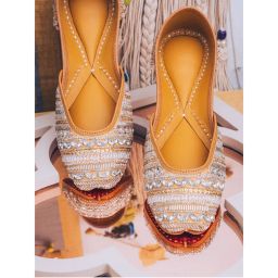 NR BY NIDHI RATHI Embellished Off White Juttis-picture-2