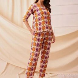 Clovia Multicolor Geometric Top and Pyjamas Set image 4