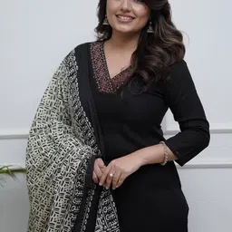 CREEPER Floral Yoke Design V-Neck Thread Work Straight Kurta With Palazzos & Dupatta-picture-0