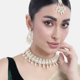 Peora Gold-Plated White Kundan Studded Choker Necklace Dangle Earrings & Maangtikka Jewellery Set-image-20