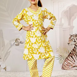 VASTRAMAY Girls Floral Printed Regular Pure Cotton Kurta with Pyjamas-picture-57
