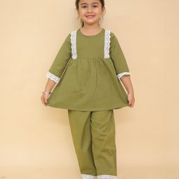Little Ginnie Cotton Woven Three Fourth Sleeves Floral Embroidered Lace Detailed Kurta Pant Set - Green-image-96