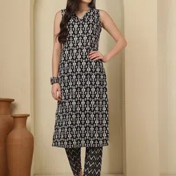 Nayo Ethnic Motifs Printed V-Neck Sleeveless Straight Pure Cotton Kurta With Trousers-13