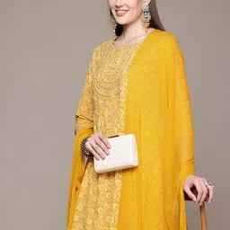 Readiprint Fashions Women Floral Printed Empire Thread Work Pure Cotton Kurta with Trousers & With Dupatta-picture-37