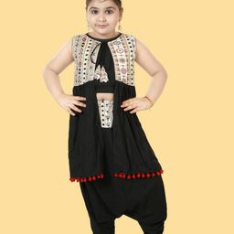 VISHESTA Kids-Girls Black Cotton Self Design Dress-image-2