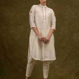 Mushio Off White Piacere Hand Embroidered Chanderi Silk Kurta With Slip-picture-33