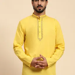 Moda Rapido Floral Yoke Design Thread Work Mandarin Collar Straight Short Kurta-image-50