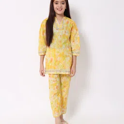 READIPRINT Three Fourth Sleeves Seamless Watercolour Effect Abstract Printed Kurta With Coordinating Gota Patti Embellished Salwar - Yellow-picture-21