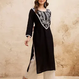 SURHI Women Embroidered Thread Work Floral Kurta-27