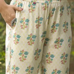 Aaghnya Floral Printed Three-Quarter Sleeves Kurta With Trousers & Dupatta image 2