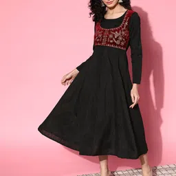Shae by SASSAFRAS Women Classy Black Solid Velvet Dress-picture-23