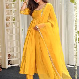 Aaghnya Square Neck Anarkali Kurta With Trouser & Dupatta-5