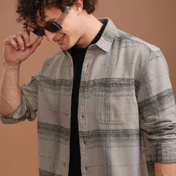 HIGHLANDER Men Spread Collar Checked Cotton Relaxed Fit Casual Shirt-image-96