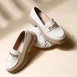 VALIOSAA Women Colourblocked Loafers-57