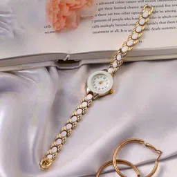 HAUTE SAUCE by Campus Sutra Women Dial & Stainless Steel Bracelet Style Straps Analogue Watch AW24_HSWC1237-image-64