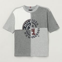 Tommy Hilfiger Boys Colourblocked Round Neck Cotton T-Shirt-image-16