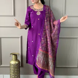 Growdamy Floral Embroidered Thread Work Round Neck Kurta With Trousers & Dupatta-image-18