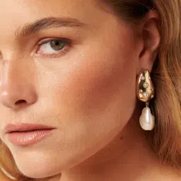Forever New Signature Torrie Teardrop Pearl Stud Earrings for Women-image-67