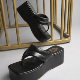 Shoetopia Women's Black Thong Sandals-image-91