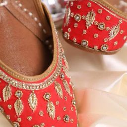 Glam Story Women's Red Ethnic Juttis-image-88