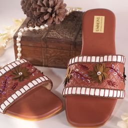 UMNOVE Women Embellished Ethnic Open Toe Flats with Embroidered-14