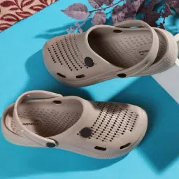 Hoversole Women's Monsoon Sky Ewade Clogs-image-8