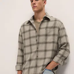THE BEAR HOUSE Men Relaxed Checked Casual Shirt-image-33