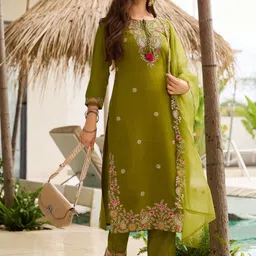 URMIR FASHION Women Floral Embroidered Regular Thread Work Kurta with Trousers & With Dupatta-picture-1
