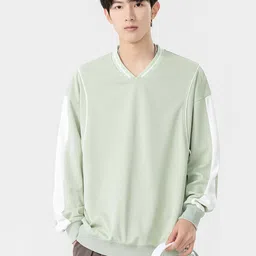 StyleCast x Revolte Men Colourblocked Sweatshirt-image-98