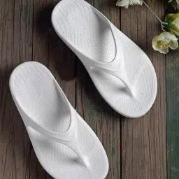 Red Tape Women's White Flip Flops-image-15