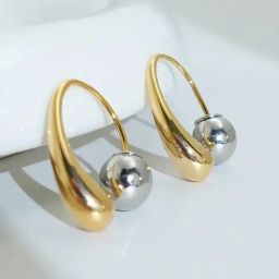 OOMPH Gold Teardrop Studs Earrings-15